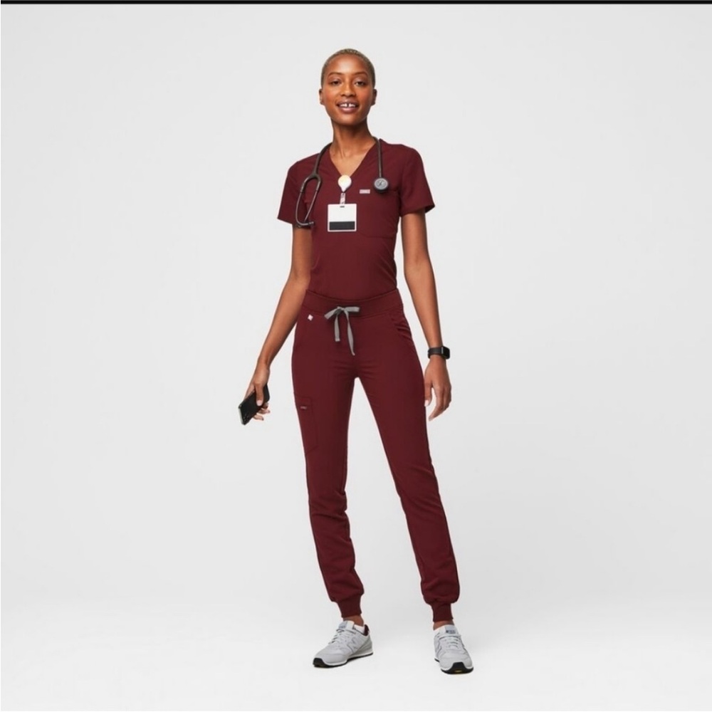 Figs set burgundy small Catarina top, medium Zamora joggers regular length